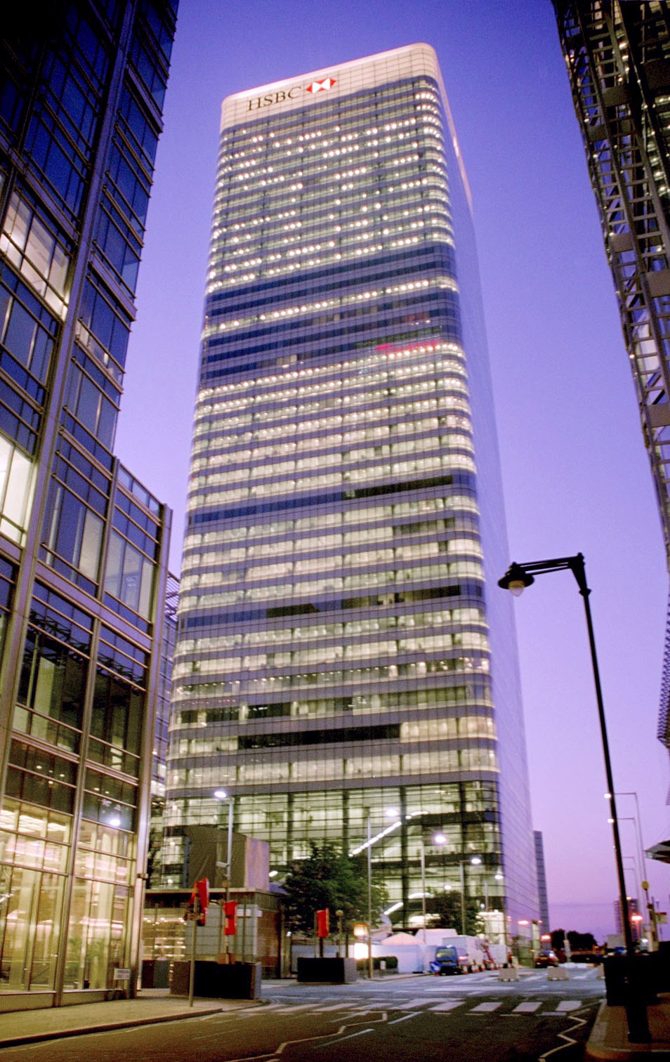 HSBC Tower, London - Night view from Upper Bank Street. © Mathias Beinling